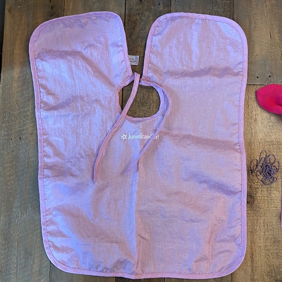 American Girl authentic bath set —robe, slippers, towel, dopp kit, cape, tub etc - Picture 5 of 9